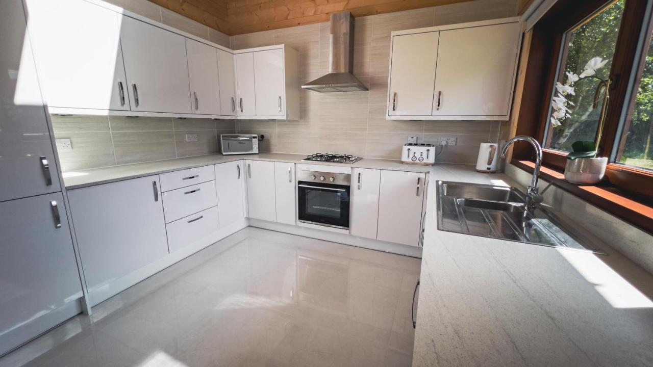 Sundance Lodge, Fantastic New Cabin With Hot Tub - Sleeps 6 - Largest In Felmoor Park Morpeth Esterno foto