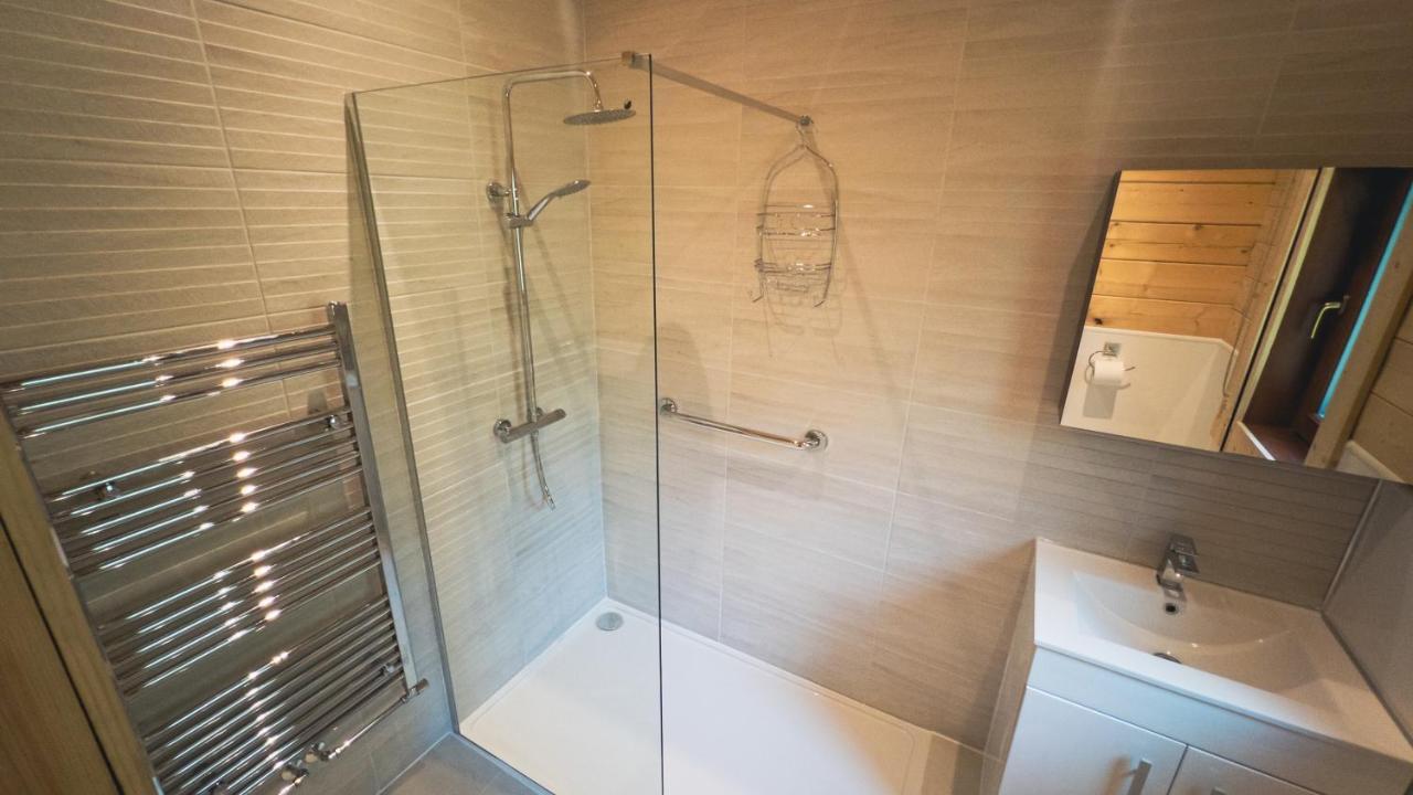 Sundance Lodge, Fantastic New Cabin With Hot Tub - Sleeps 6 - Largest In Felmoor Park Morpeth Esterno foto