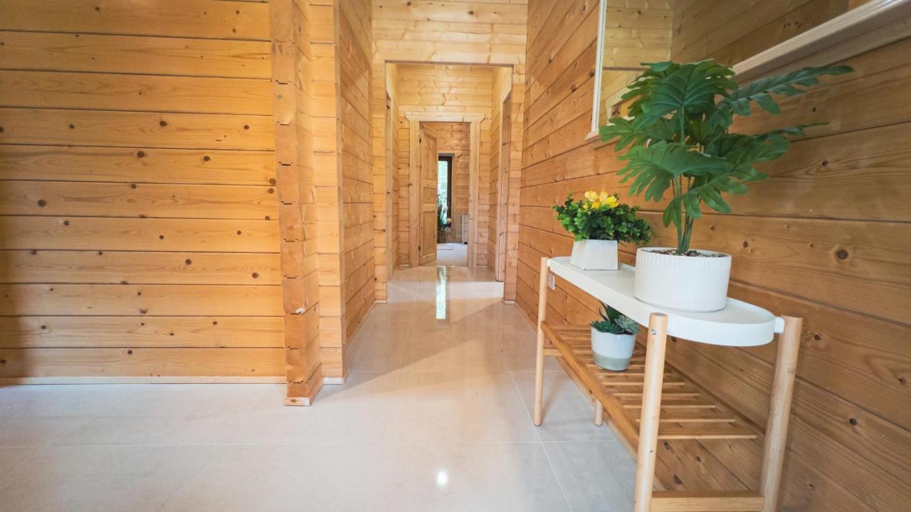 Sundance Lodge, Fantastic New Cabin With Hot Tub - Sleeps 6 - Largest In Felmoor Park Morpeth Esterno foto