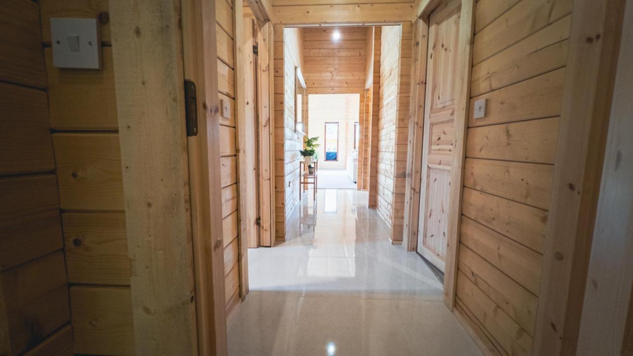Sundance Lodge, Fantastic New Cabin With Hot Tub - Sleeps 6 - Largest In Felmoor Park Morpeth Esterno foto