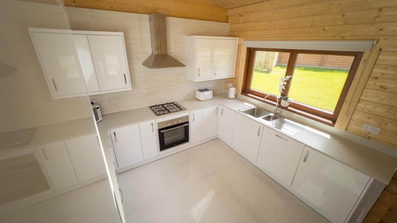 Sundance Lodge, Fantastic New Cabin With Hot Tub - Sleeps 6 - Largest In Felmoor Park Morpeth Esterno foto