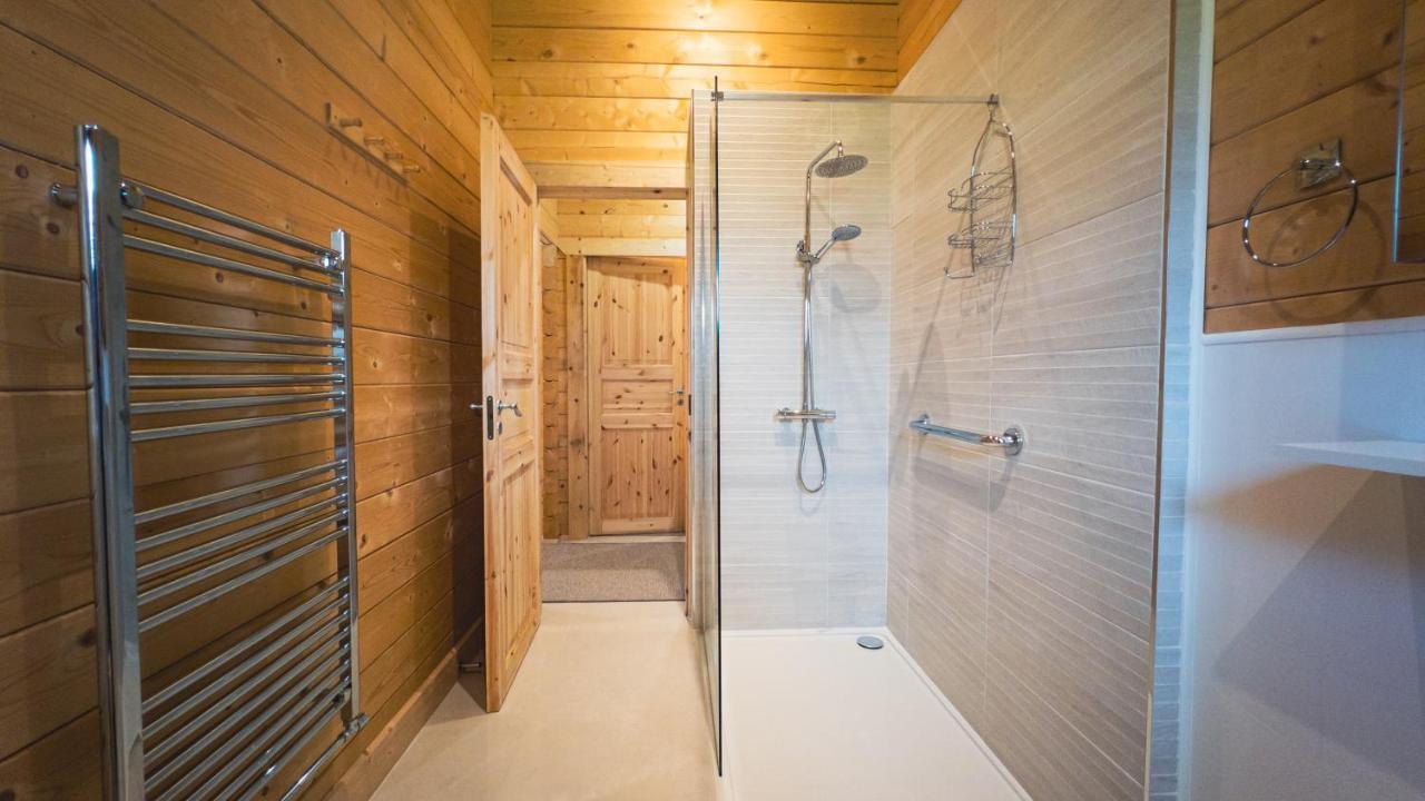 Sundance Lodge, Fantastic New Cabin With Hot Tub - Sleeps 6 - Largest In Felmoor Park Morpeth Esterno foto
