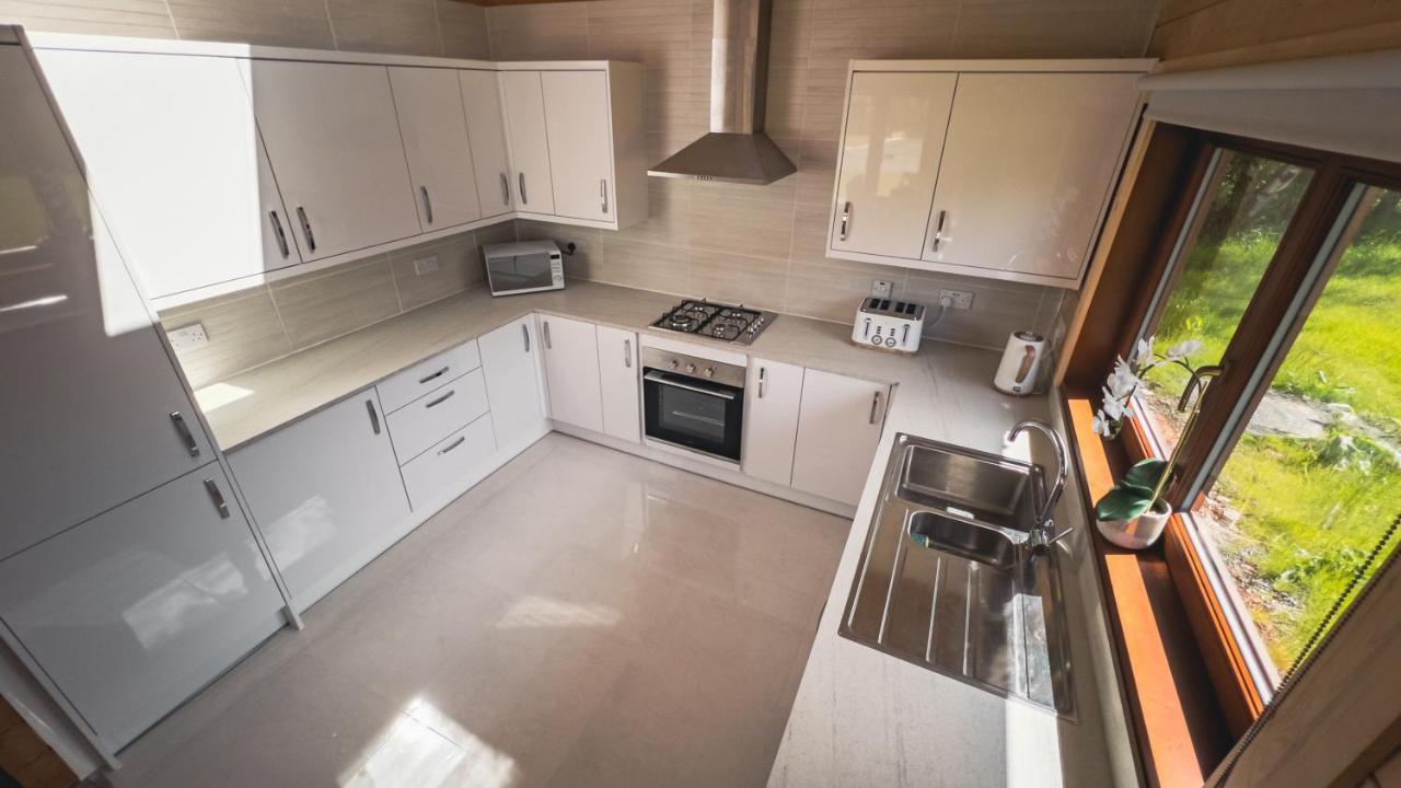 Sundance Lodge, Fantastic New Cabin With Hot Tub - Sleeps 6 - Largest In Felmoor Park Morpeth Esterno foto