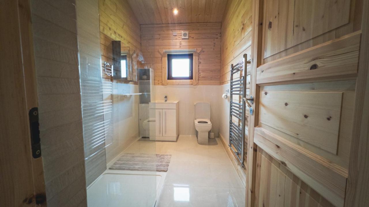 Sundance Lodge, Fantastic New Cabin With Hot Tub - Sleeps 6 - Largest In Felmoor Park Morpeth Esterno foto