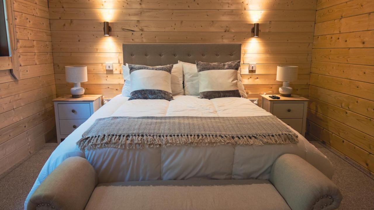 Sundance Lodge, Fantastic New Cabin With Hot Tub - Sleeps 6 - Largest In Felmoor Park Morpeth Esterno foto