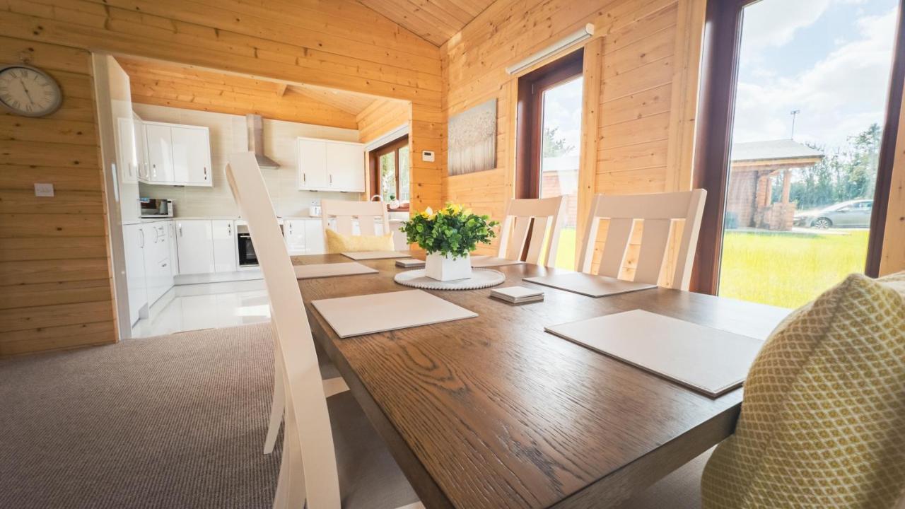 Sundance Lodge, Fantastic New Cabin With Hot Tub - Sleeps 6 - Largest In Felmoor Park Morpeth Esterno foto