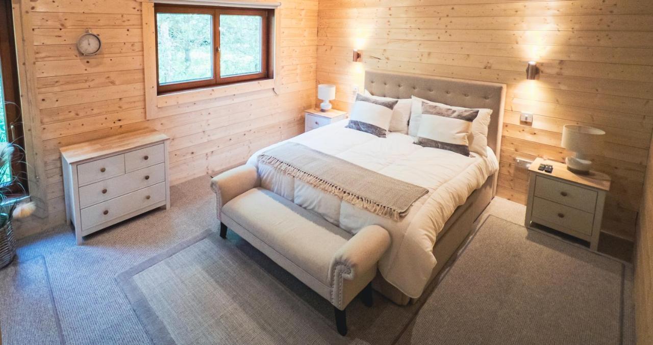 Sundance Lodge, Fantastic New Cabin With Hot Tub - Sleeps 6 - Largest In Felmoor Park Morpeth Esterno foto