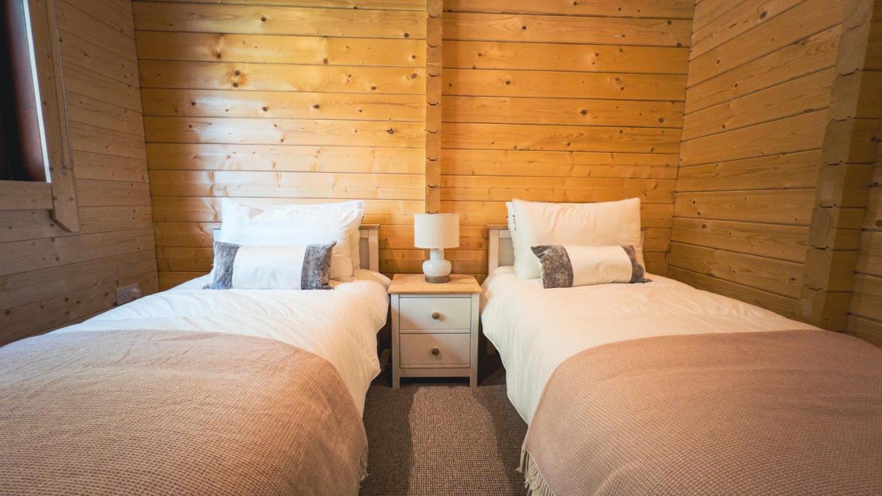 Sundance Lodge, Fantastic New Cabin With Hot Tub - Sleeps 6 - Largest In Felmoor Park Morpeth Esterno foto