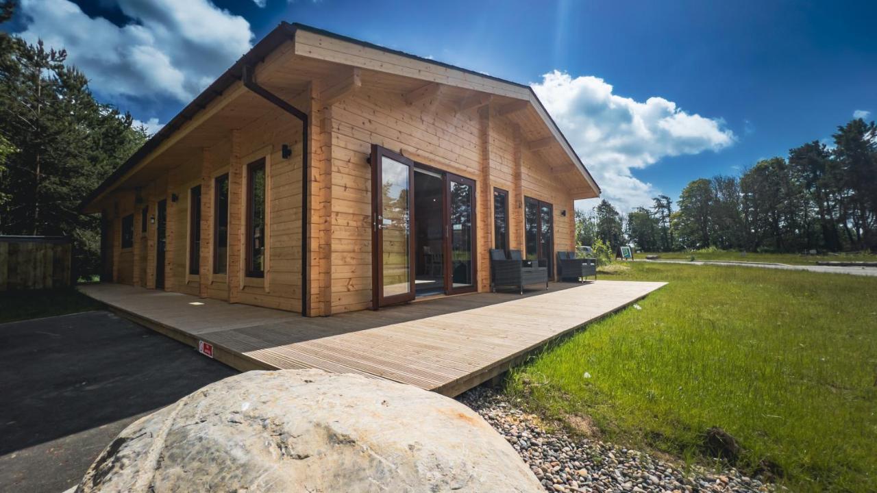 Sundance Lodge, Fantastic New Cabin With Hot Tub - Sleeps 6 - Largest In Felmoor Park Morpeth Esterno foto
