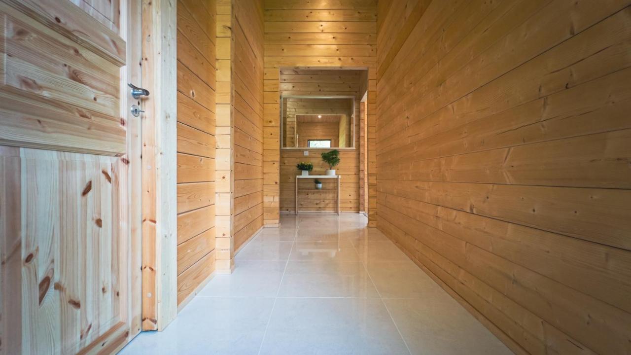 Sundance Lodge, Fantastic New Cabin With Hot Tub - Sleeps 6 - Largest In Felmoor Park Morpeth Esterno foto
