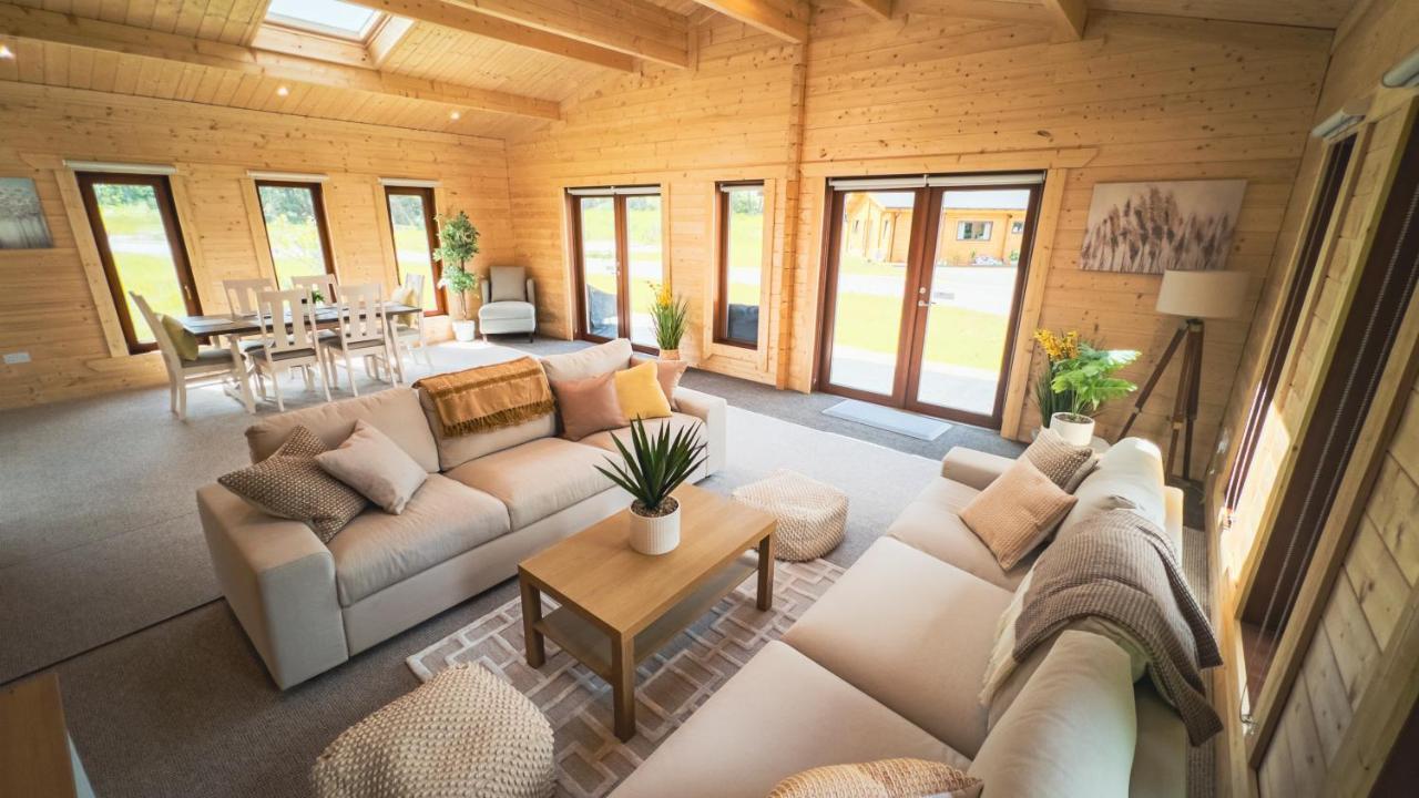 Sundance Lodge, Fantastic New Cabin With Hot Tub - Sleeps 6 - Largest In Felmoor Park Morpeth Esterno foto