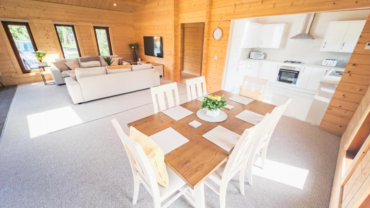 Sundance Lodge, Fantastic New Cabin With Hot Tub - Sleeps 6 - Largest In Felmoor Park Morpeth Esterno foto