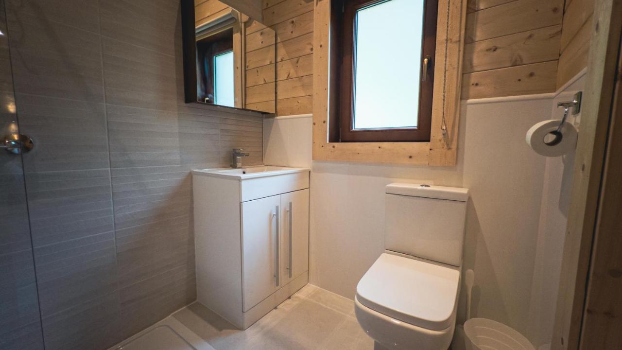 Sundance Lodge, Fantastic New Cabin With Hot Tub - Sleeps 6 - Largest In Felmoor Park Morpeth Esterno foto