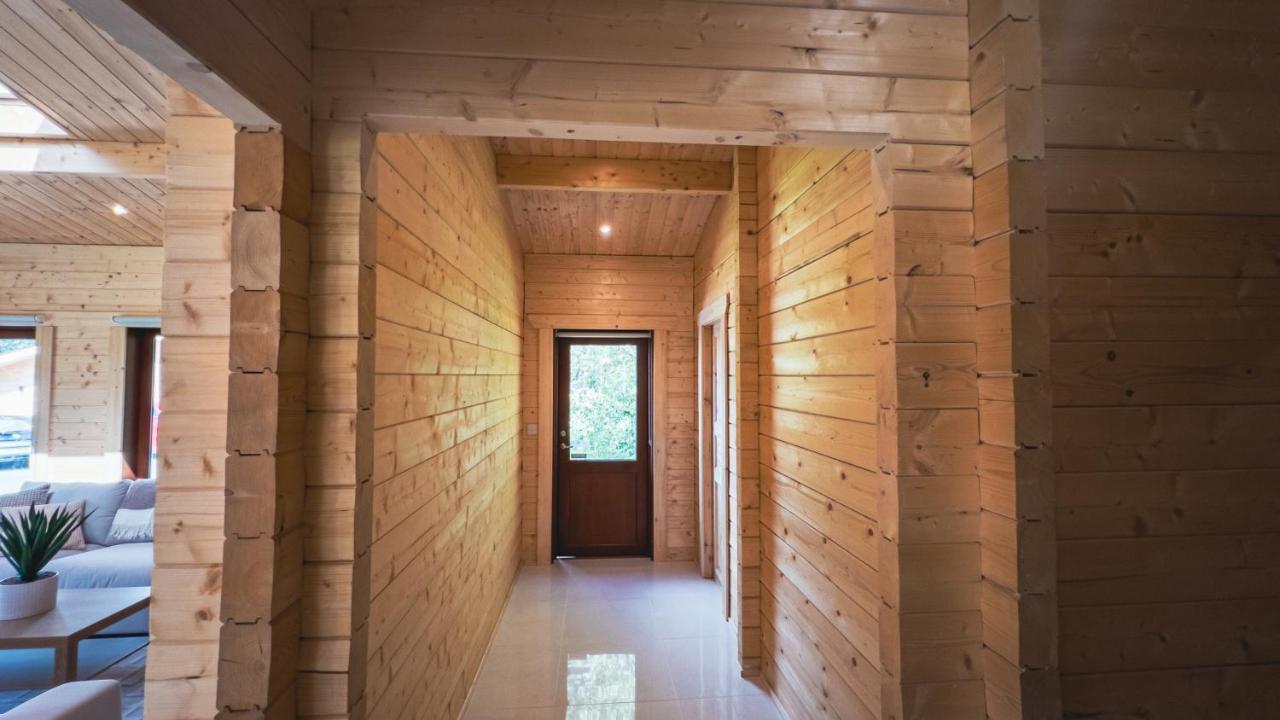 Sundance Lodge, Fantastic New Cabin With Hot Tub - Sleeps 6 - Largest In Felmoor Park Morpeth Esterno foto